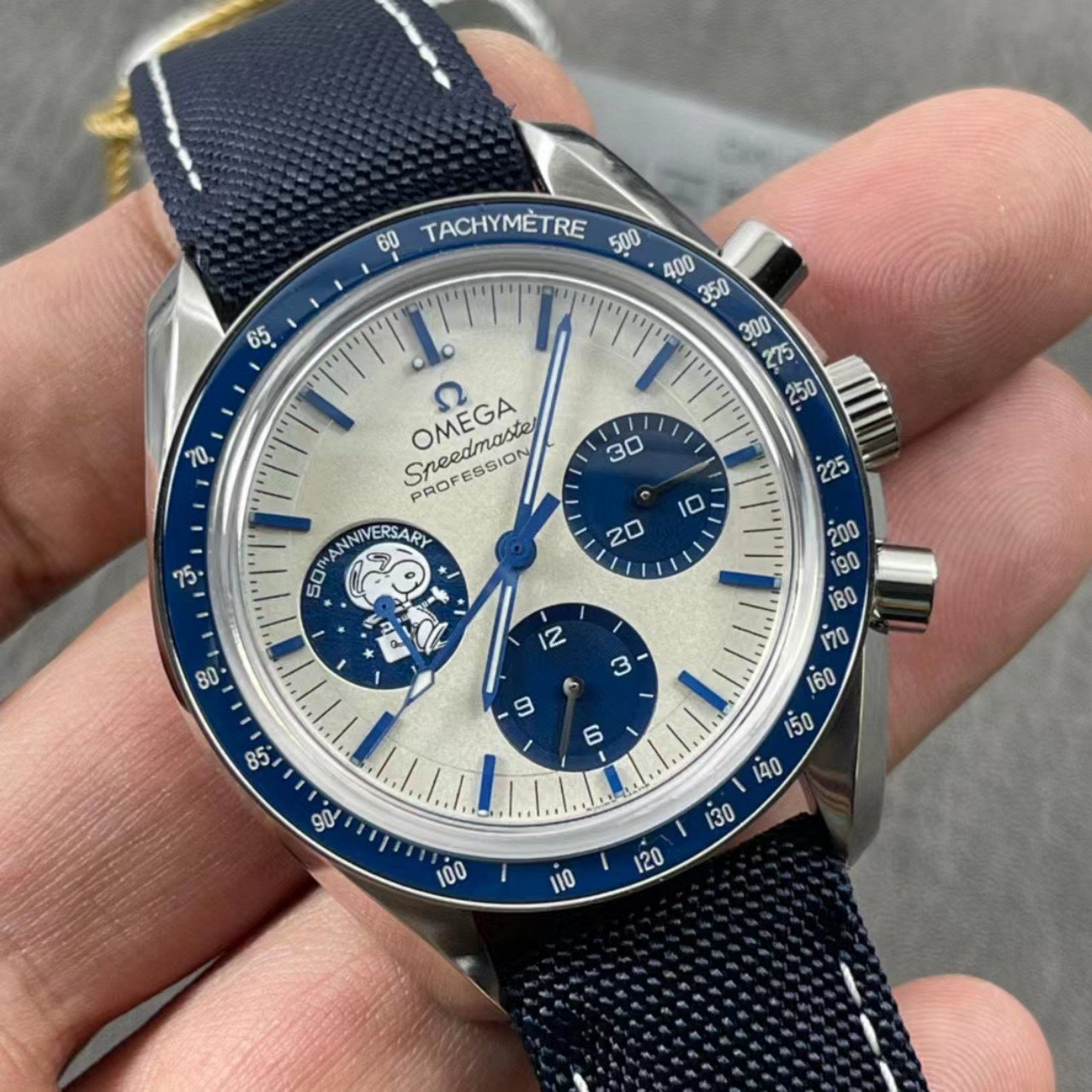 SPEEDMASTER APOLO SILVER SNOOPY